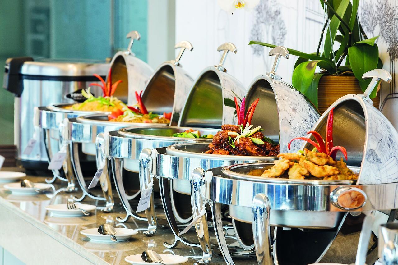 Amaris Hotel Darmo Surabaya Buitenkant foto