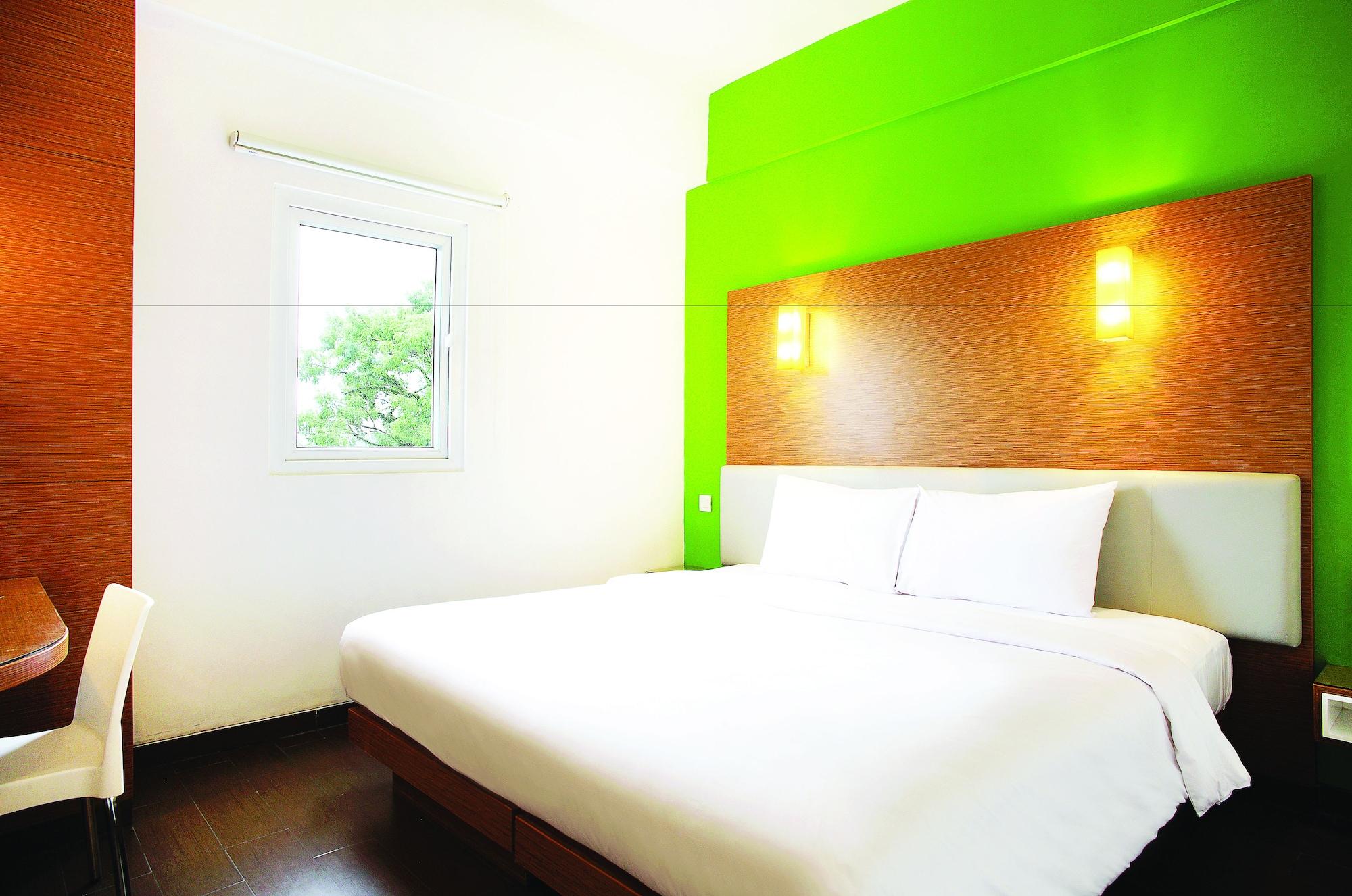 Amaris Hotel Darmo Surabaya Buitenkant foto