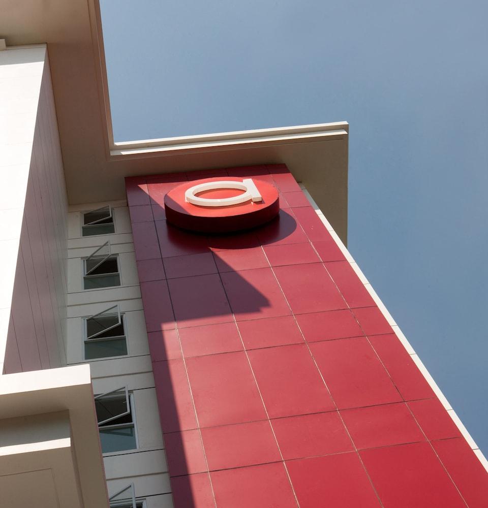 Amaris Hotel Darmo Surabaya Buitenkant foto